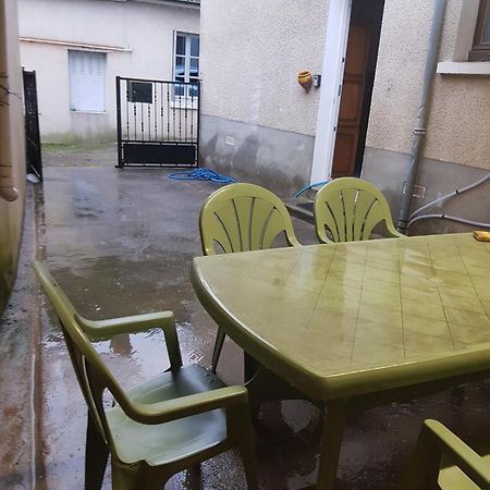 Вилла Chez Nino Wifi Gratuit Beaulieu-sur-Loire Номер фото